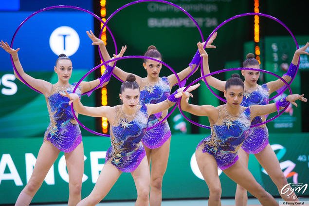 Gymnaste de gymnastique rythmique
